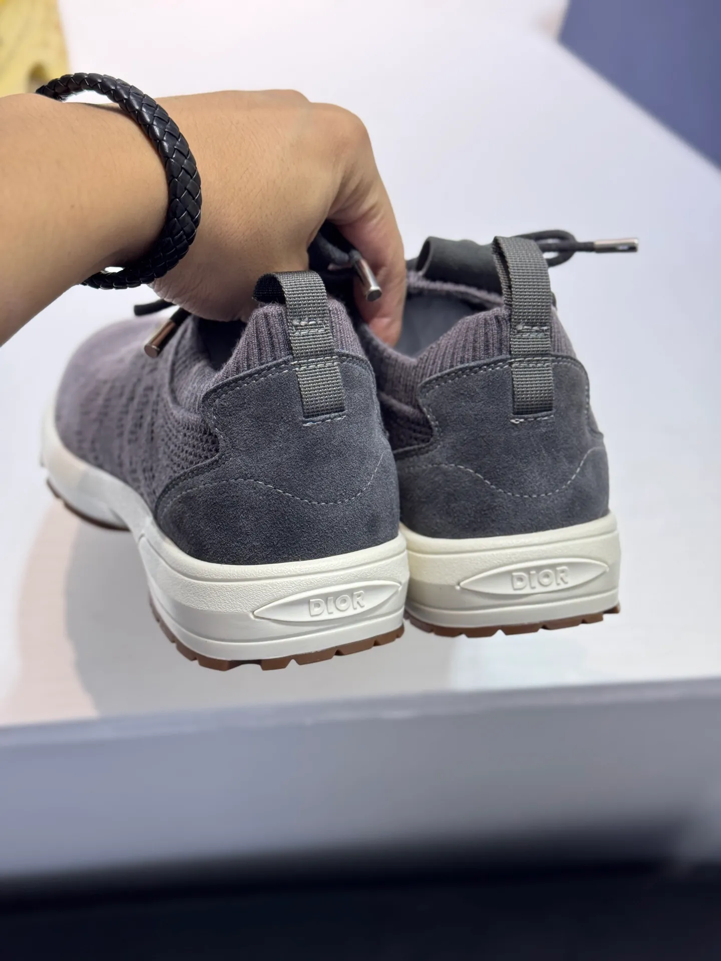 Men's shoes💰400【New style】🎠🎠Dior🔍Top purchasing agent🇮🇹 Di The new super-popular sneakers from the popular sneakers are synchronized with the new counters. The uppers are made of flying woven fabrics, and the logo logo on the tongue is perfectly reproduced with complex craftsmanship that is a must-have for fashionistas. The soles: the original soles are specially provided by the original factory, and the exclusive molded soles are super comfortable. The original factory orders, 🔍🔍multiple colors are available, you can go in and out of the counter at will, welcome to compare, a must-have for fashionable men. Code number: 38-44 (45 customized